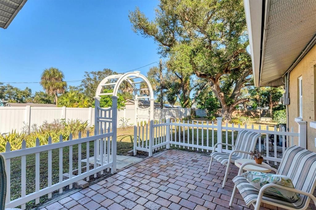 For Sale: $450,000 (3 beds, 2 baths, 1676 Square Feet)