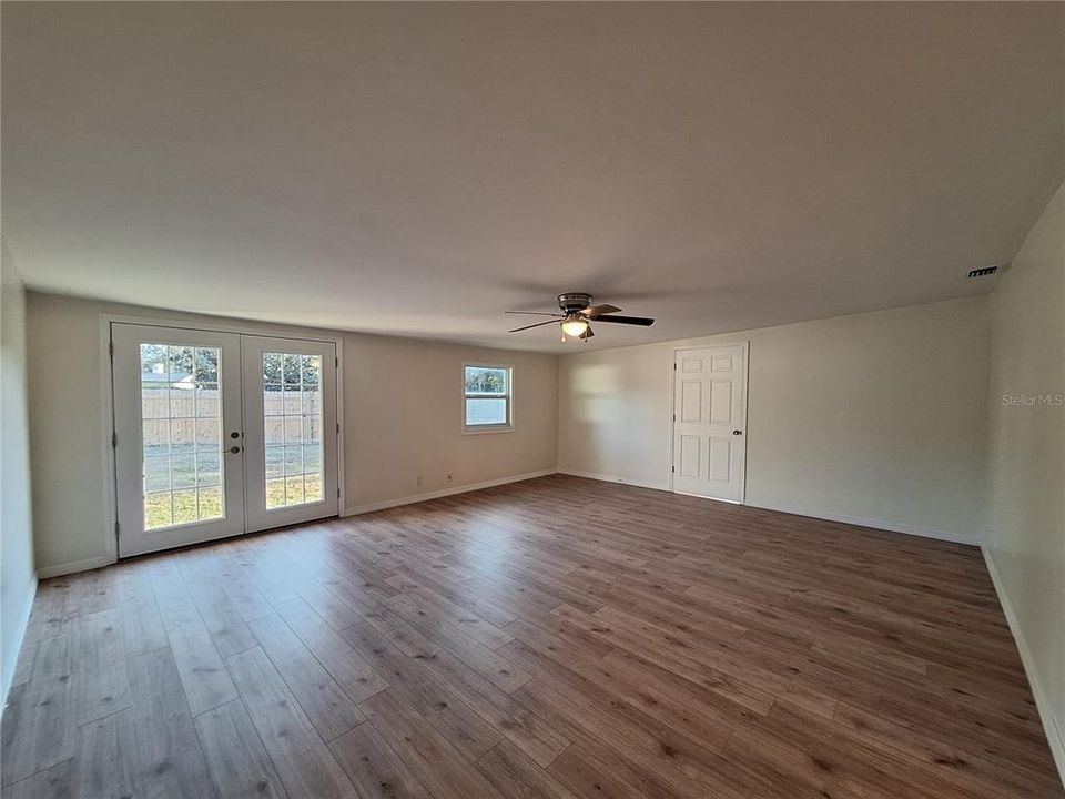 For Sale: $599,000 (4 beds, 2 baths, 1991 Square Feet)