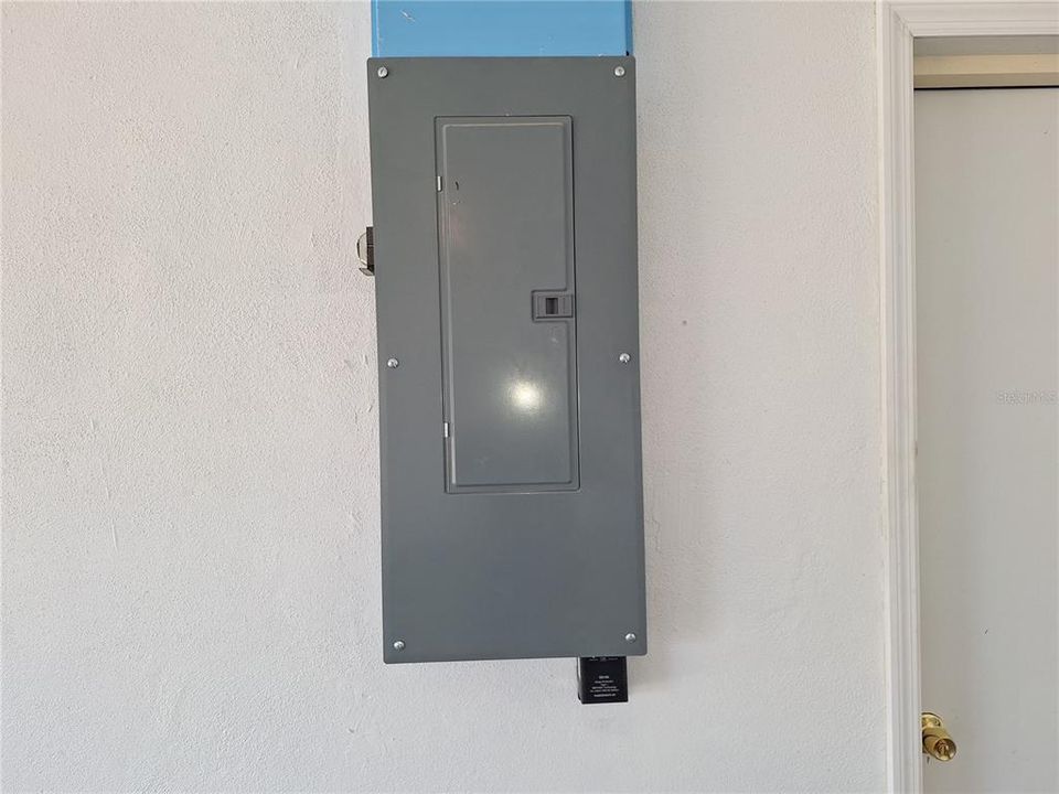 For Sale: $599,000 (4 beds, 2 baths, 1991 Square Feet)