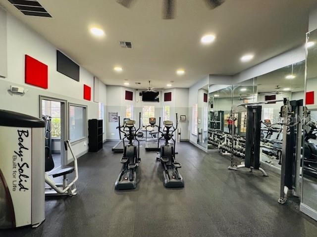 待售: $267,000 (2 贝兹, 2 浴室, 1352 平方英尺)