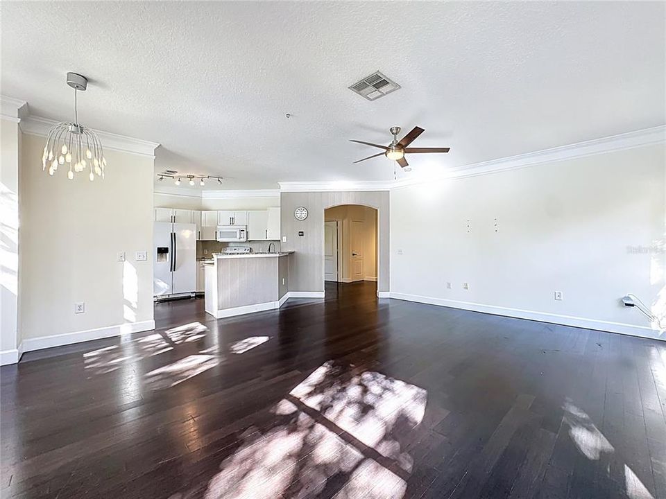 待售: $267,000 (2 贝兹, 2 浴室, 1352 平方英尺)