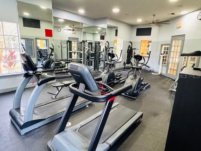 待售: $267,000 (2 贝兹, 2 浴室, 1352 平方英尺)