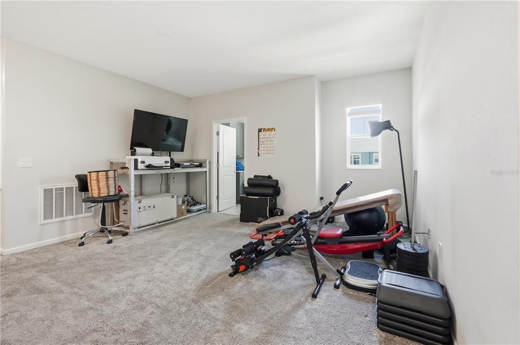 待售: $450,000 (5 贝兹, 3 浴室, 2569 平方英尺)