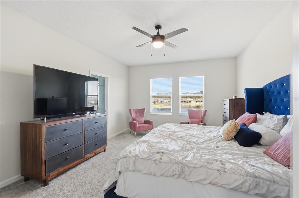 待售: $450,000 (5 贝兹, 3 浴室, 2569 平方英尺)