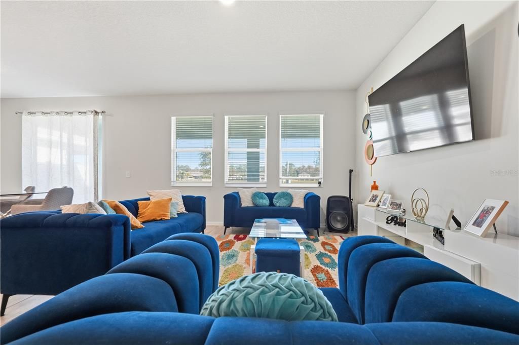 待售: $450,000 (5 贝兹, 3 浴室, 2569 平方英尺)