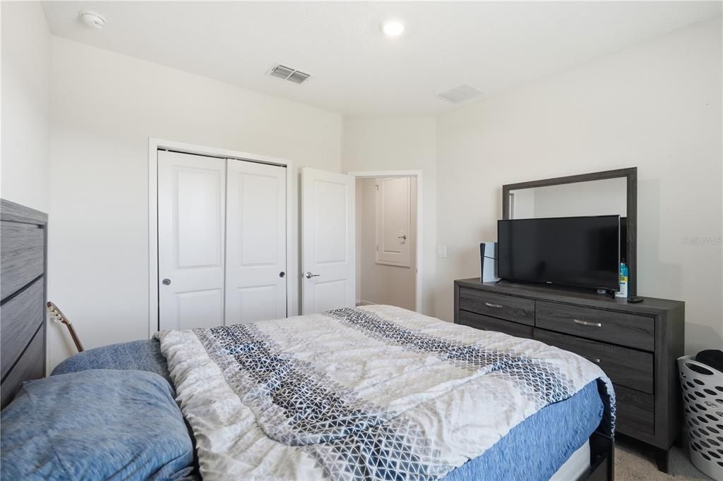 待售: $450,000 (5 贝兹, 3 浴室, 2569 平方英尺)