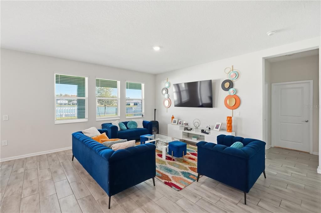 待售: $450,000 (5 贝兹, 3 浴室, 2569 平方英尺)