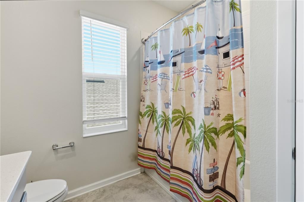 待售: $450,000 (5 贝兹, 3 浴室, 2569 平方英尺)