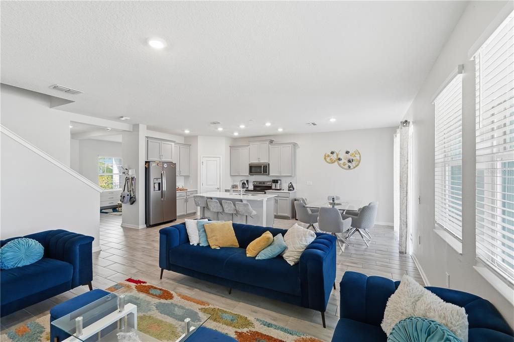 待售: $450,000 (5 贝兹, 3 浴室, 2569 平方英尺)