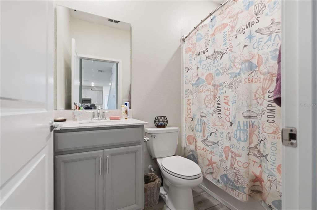 待售: $450,000 (5 贝兹, 3 浴室, 2569 平方英尺)