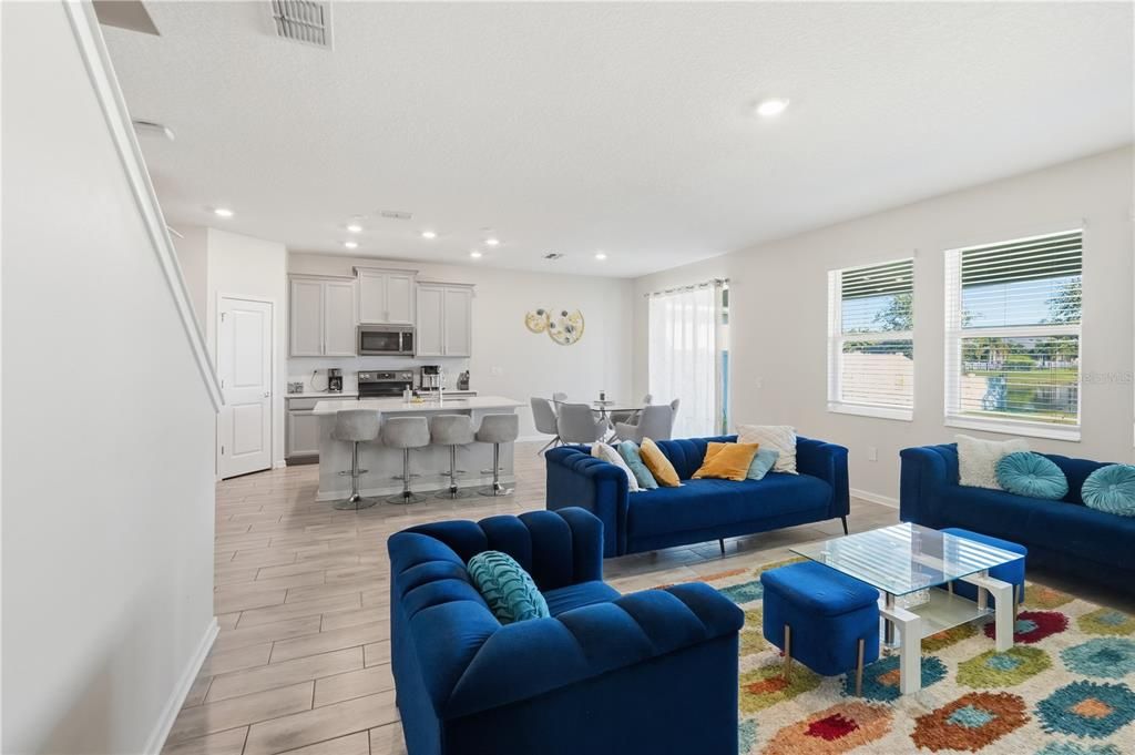 待售: $450,000 (5 贝兹, 3 浴室, 2569 平方英尺)