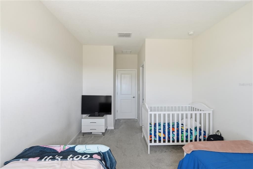 待售: $450,000 (5 贝兹, 3 浴室, 2569 平方英尺)