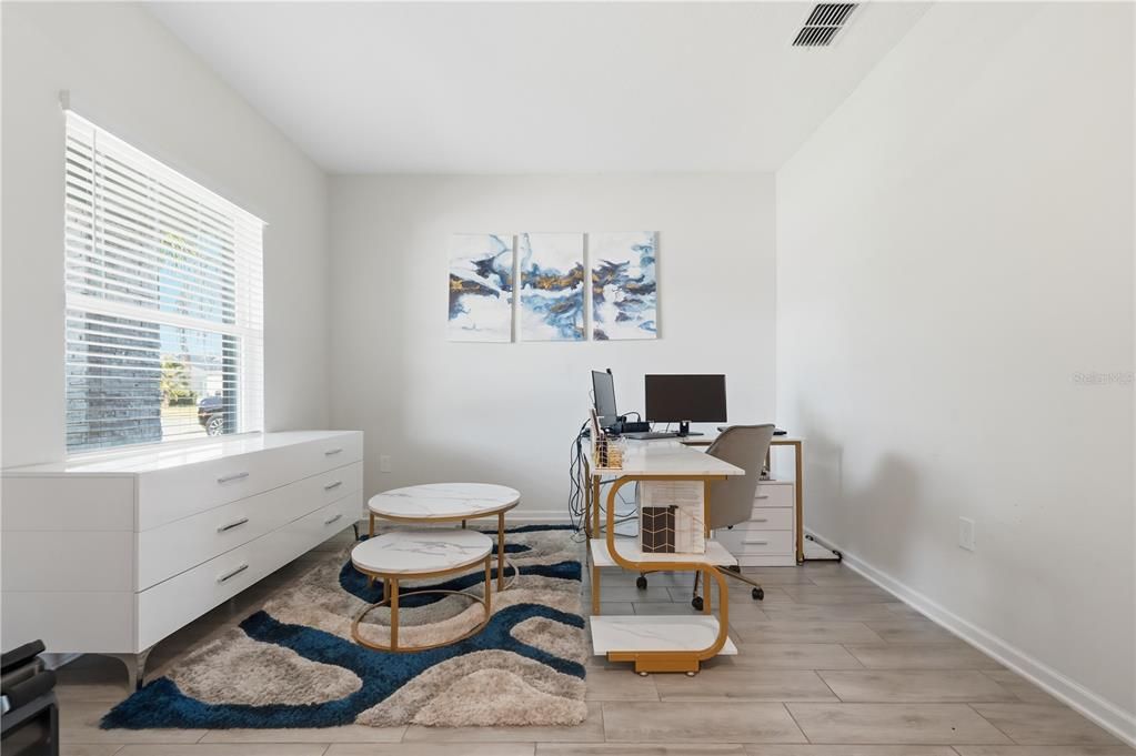 待售: $450,000 (5 贝兹, 3 浴室, 2569 平方英尺)