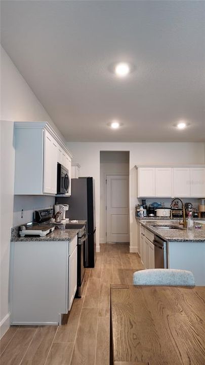 For Rent: $2,900 (4 beds, 2 baths, 2149 Square Feet)