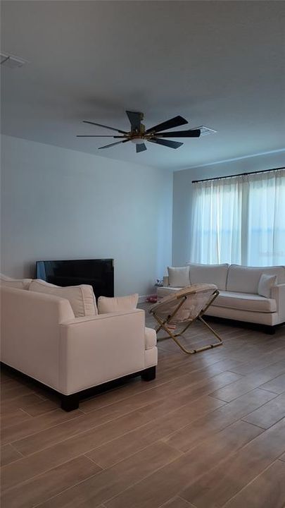 For Rent: $2,900 (4 beds, 2 baths, 2149 Square Feet)