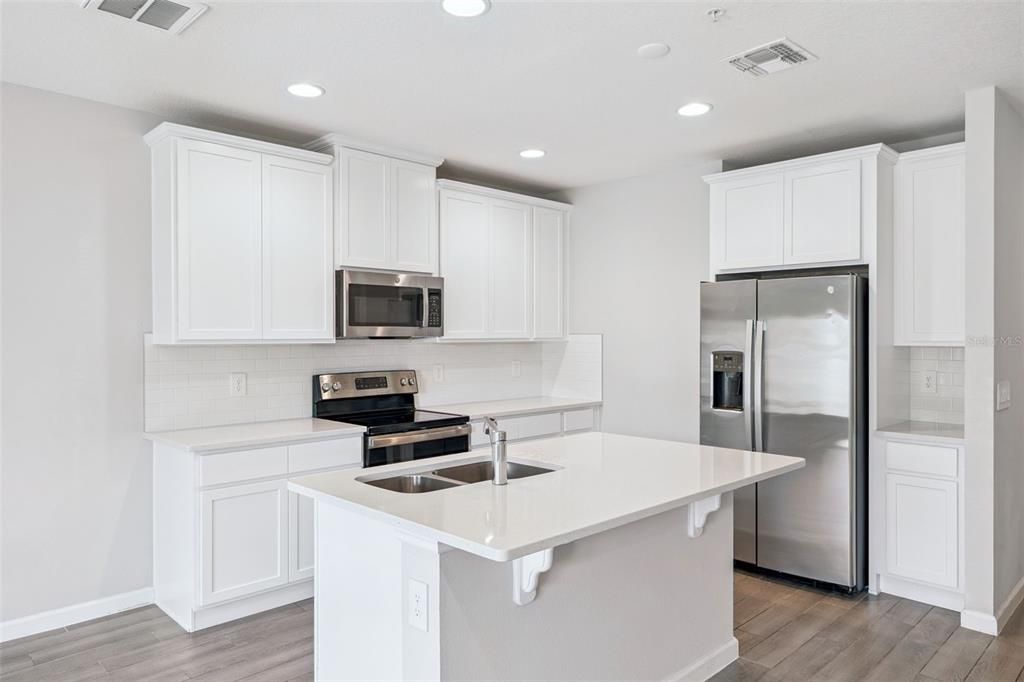 For Rent: $2,300 (3 beds, 2 baths, 1540 Square Feet)