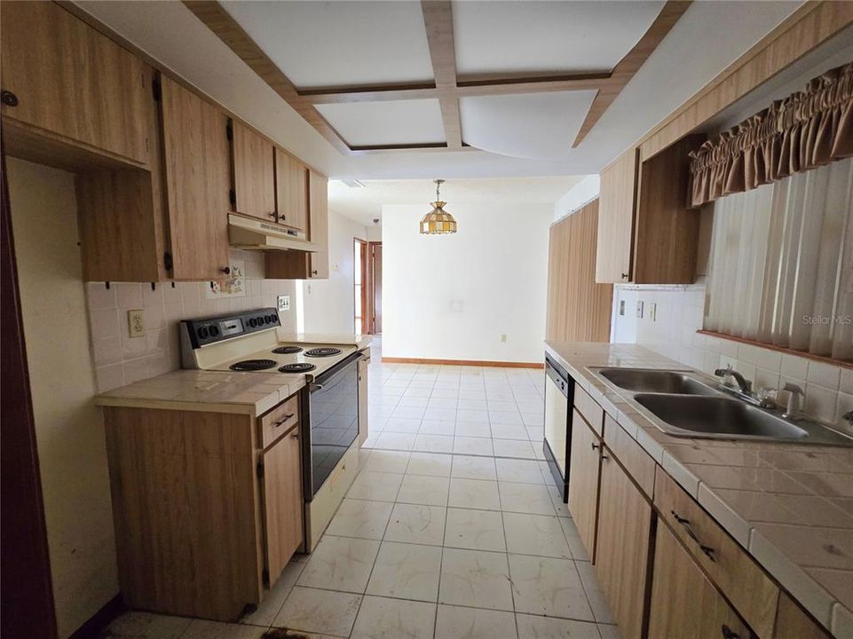 For Sale: $134,000 (2 beds, 2 baths, 864 Square Feet)