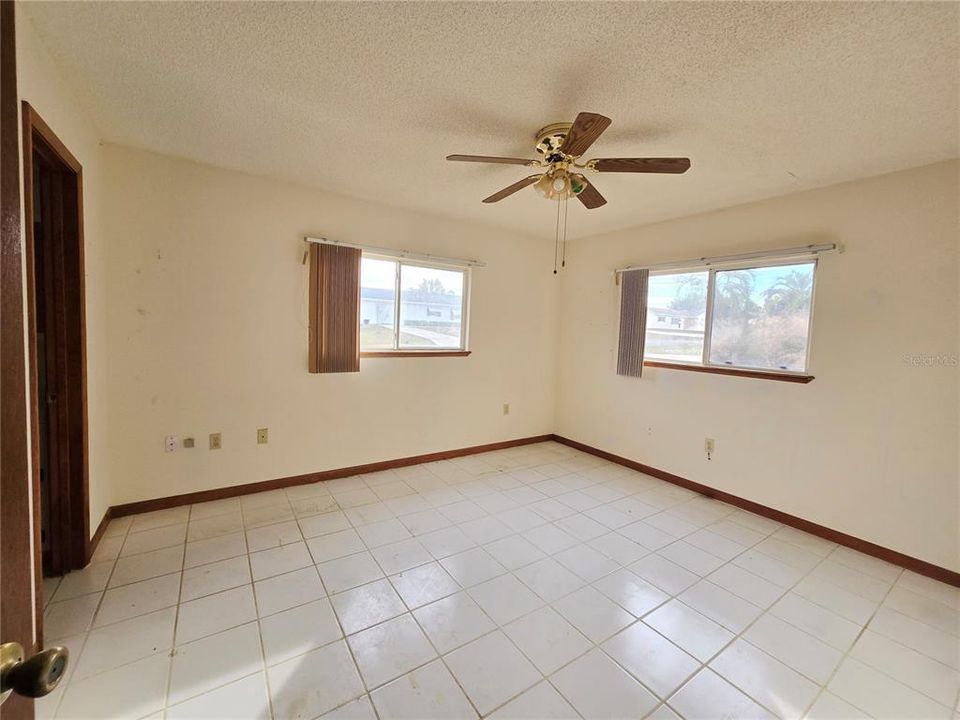 For Sale: $134,000 (2 beds, 2 baths, 864 Square Feet)