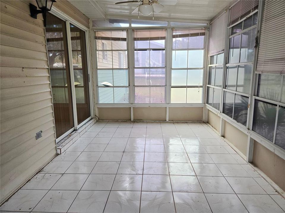 For Sale: $134,000 (2 beds, 2 baths, 864 Square Feet)