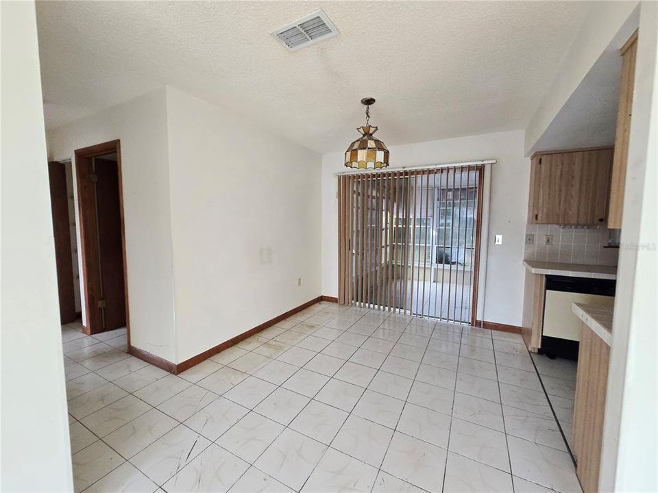 For Sale: $134,000 (2 beds, 2 baths, 864 Square Feet)