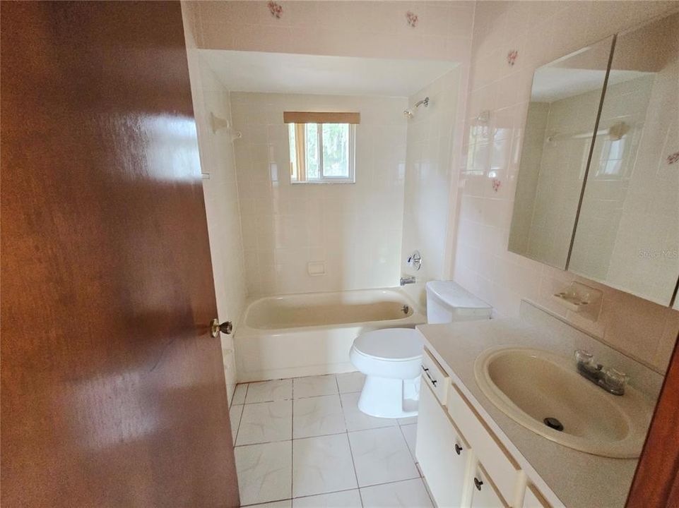 For Sale: $134,000 (2 beds, 2 baths, 864 Square Feet)