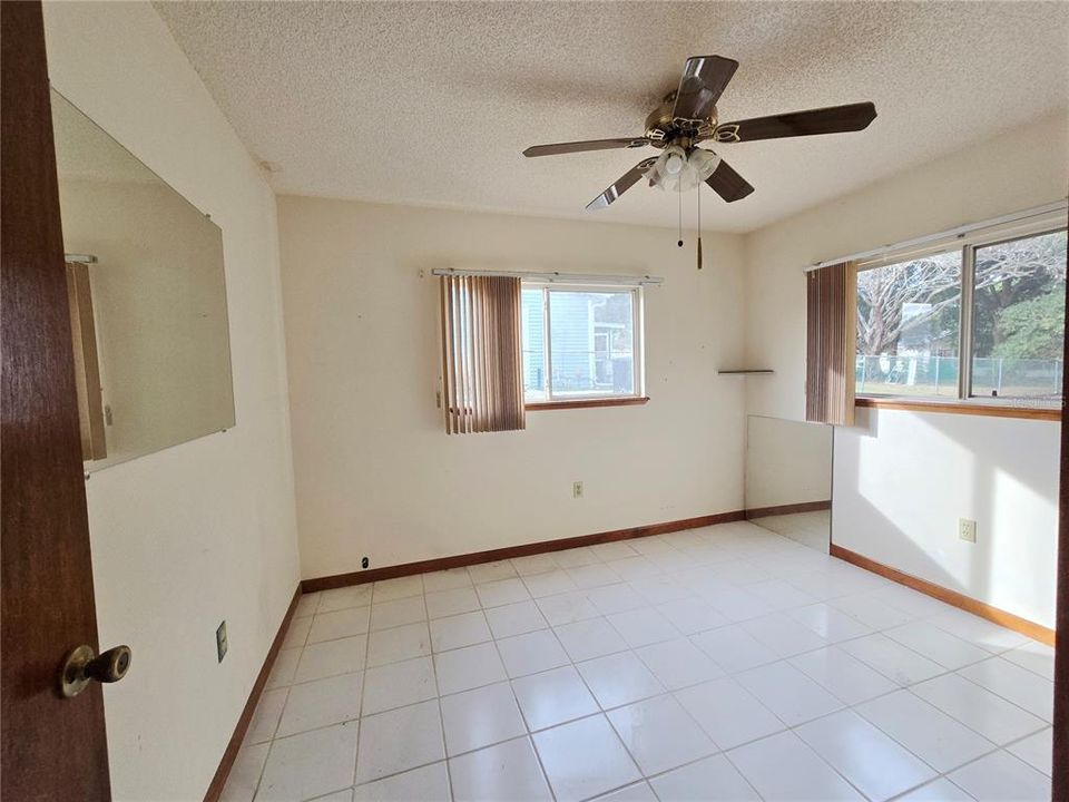 For Sale: $134,000 (2 beds, 2 baths, 864 Square Feet)