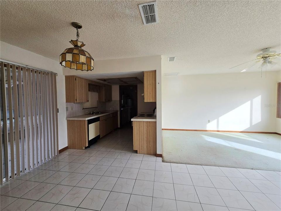 For Sale: $134,000 (2 beds, 2 baths, 864 Square Feet)