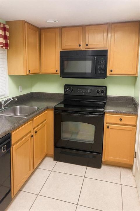For Sale: $160,000 (2 beds, 2 baths, 876 Square Feet)