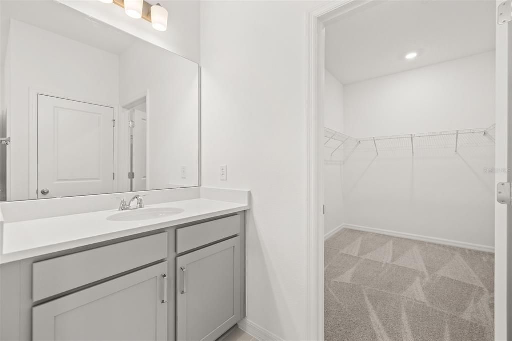 На продажу: $349,990 (4 спален, 2 ванн, 1938 Квадратных фут)