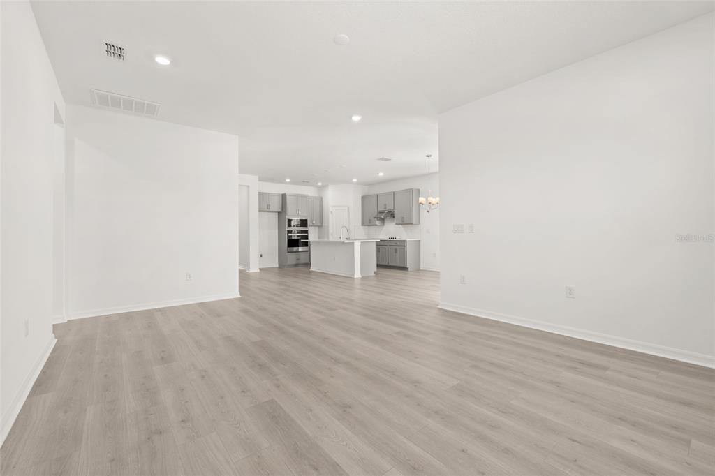 На продажу: $349,990 (4 спален, 2 ванн, 1938 Квадратных фут)