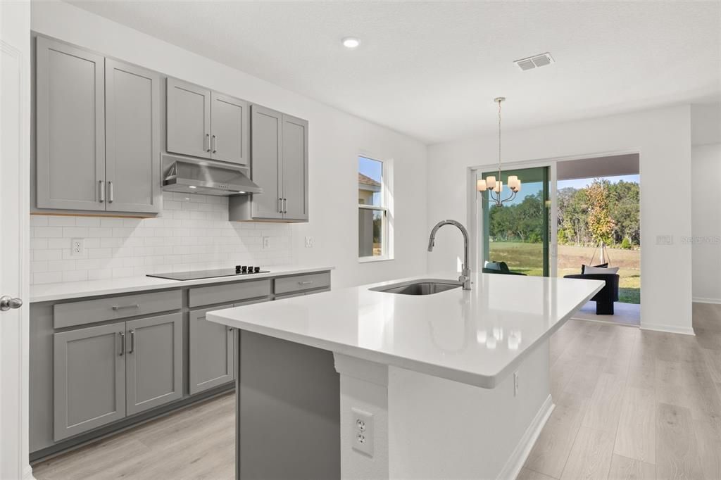 На продажу: $349,990 (4 спален, 2 ванн, 1938 Квадратных фут)