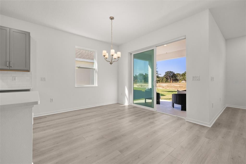 На продажу: $349,990 (4 спален, 2 ванн, 1938 Квадратных фут)