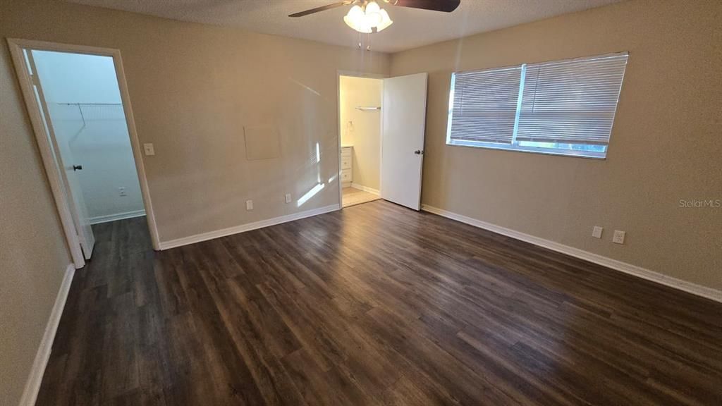 For Sale: $246,000 (3 beds, 2 baths, 1385 Square Feet)