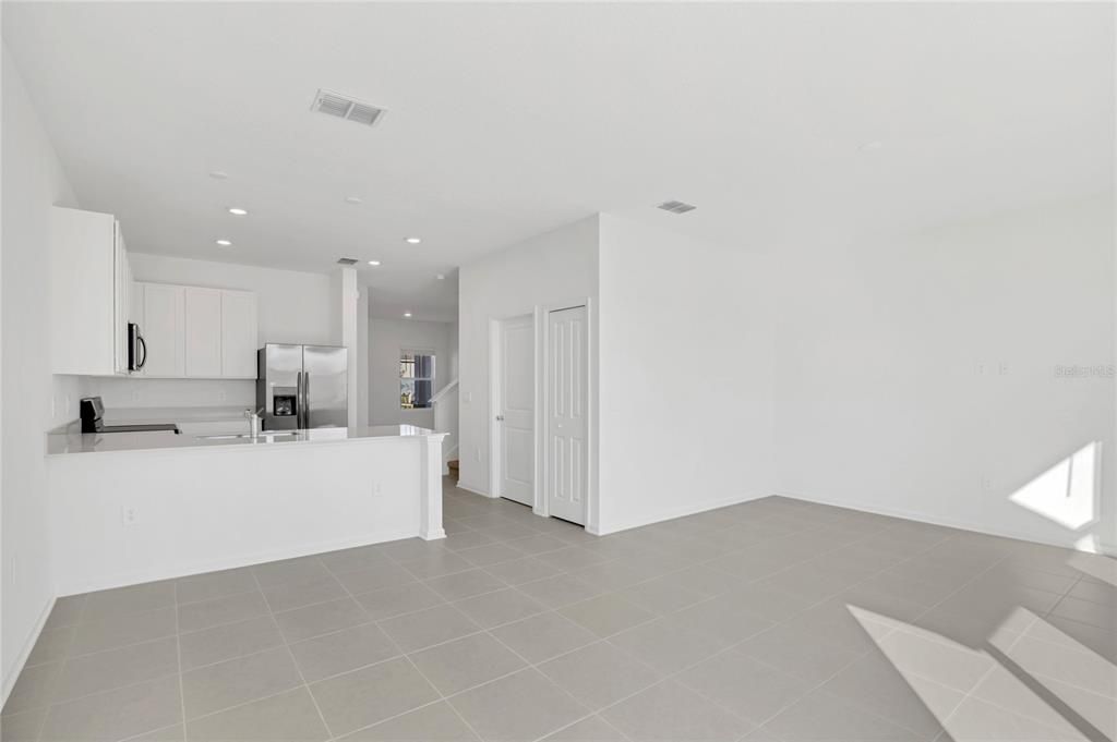 For Rent: $2,300 (3 beds, 2 baths, 1834 Square Feet)