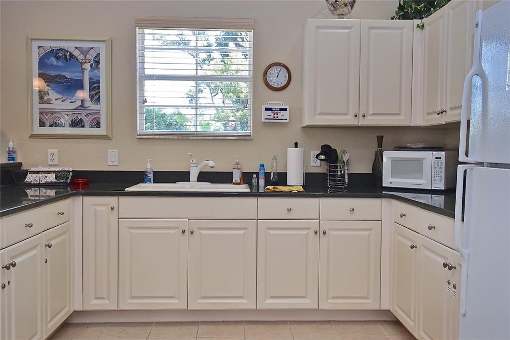 For Sale: $279,900 (2 beds, 2 baths, 1150 Square Feet)