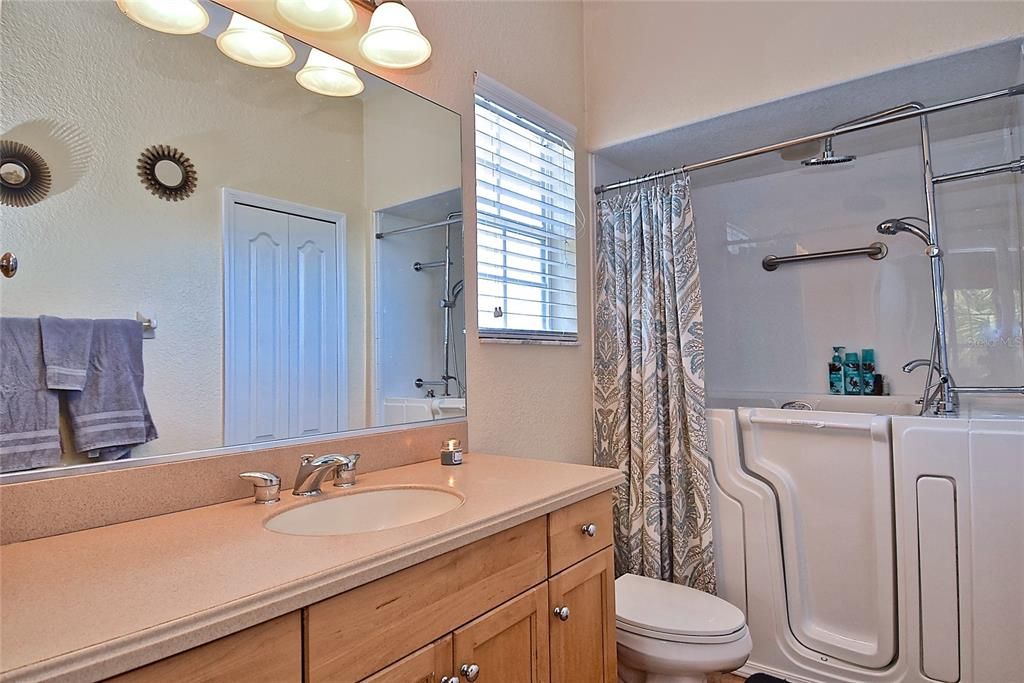 For Sale: $279,900 (2 beds, 2 baths, 1150 Square Feet)