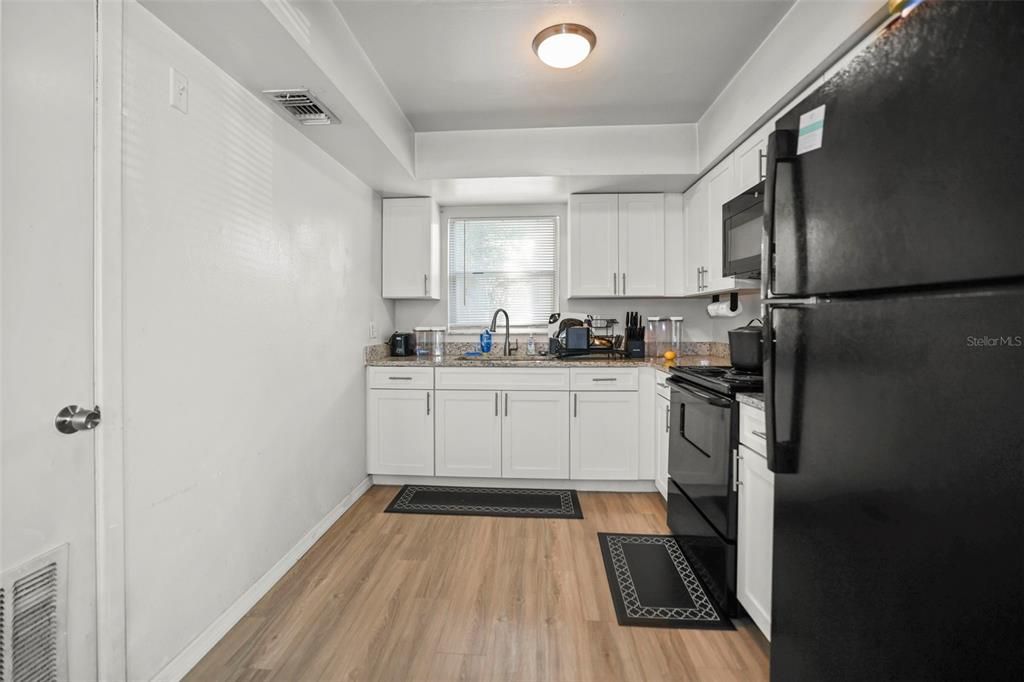 For Sale: $750,000 (6 beds, 0 baths, 2272 Square Feet)