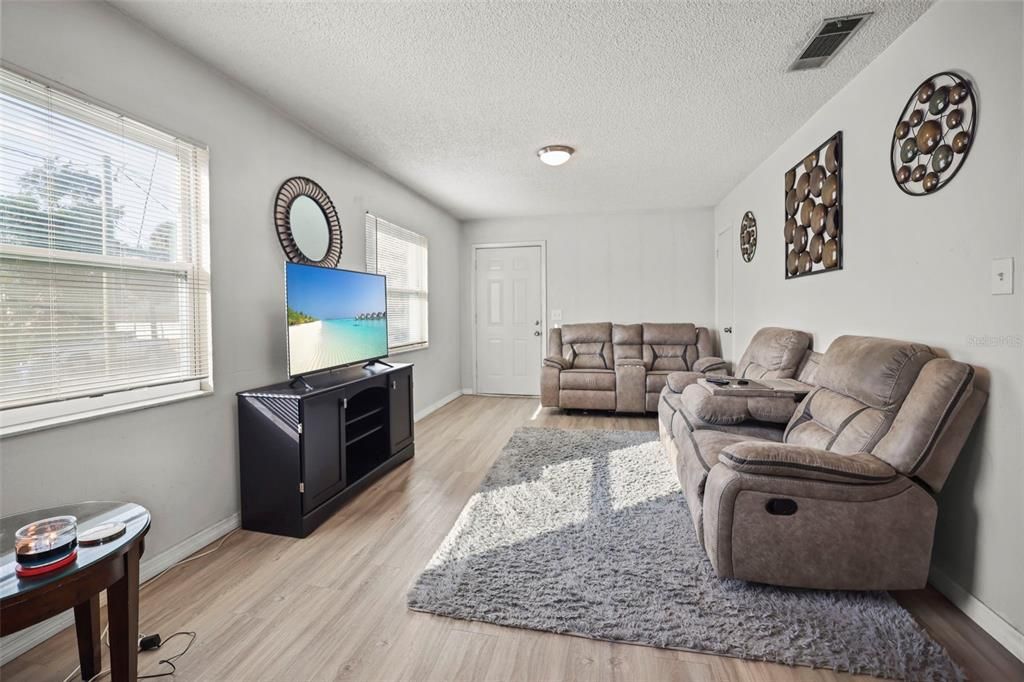 For Sale: $750,000 (6 beds, 0 baths, 2272 Square Feet)