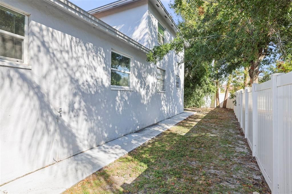 For Sale: $750,000 (6 beds, 0 baths, 2272 Square Feet)