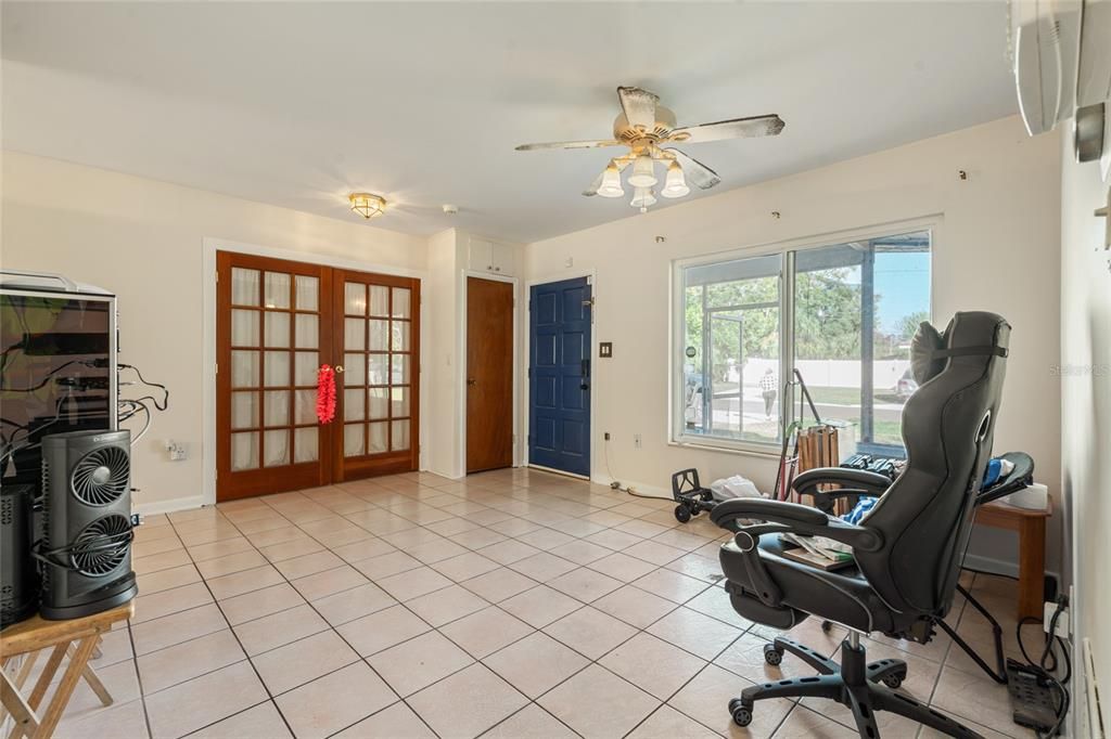 For Sale: $299,900 (3 beds, 1 baths, 1348 Square Feet)