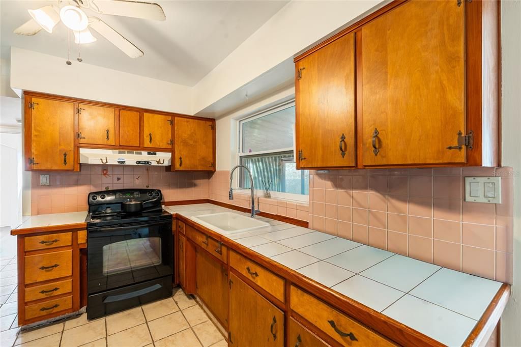 For Sale: $299,900 (3 beds, 1 baths, 1348 Square Feet)