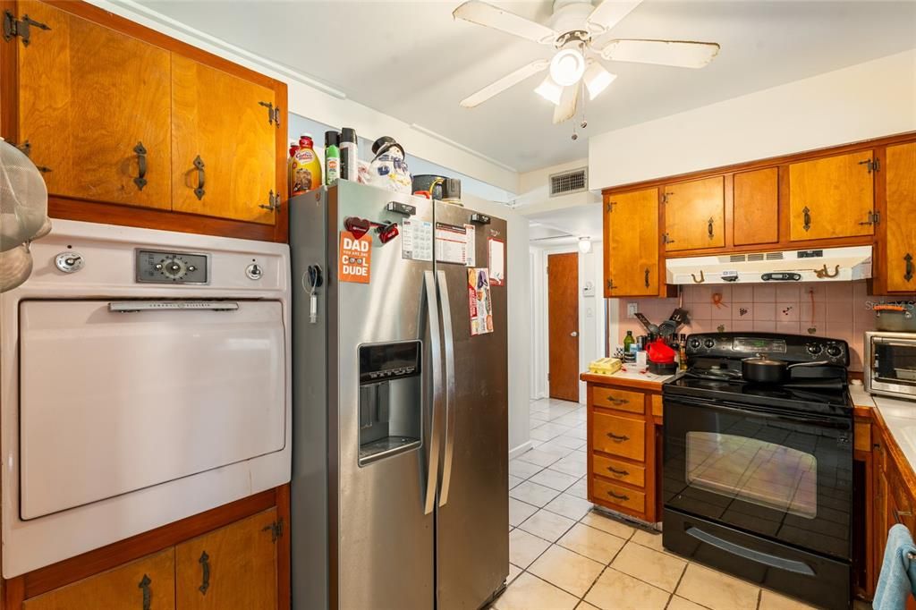 For Sale: $299,900 (3 beds, 1 baths, 1348 Square Feet)