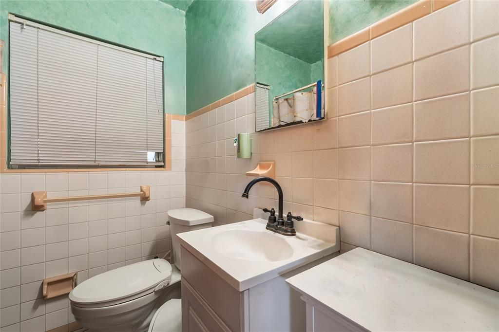 For Sale: $299,900 (3 beds, 1 baths, 1348 Square Feet)