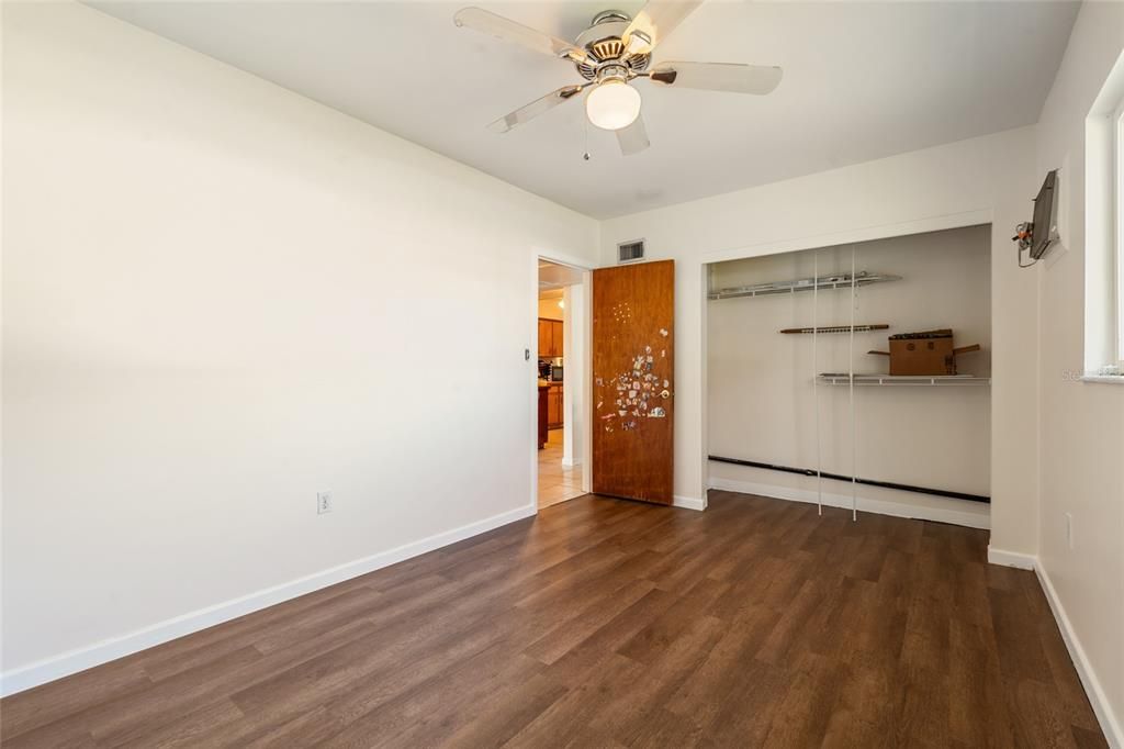 For Sale: $299,900 (3 beds, 1 baths, 1348 Square Feet)