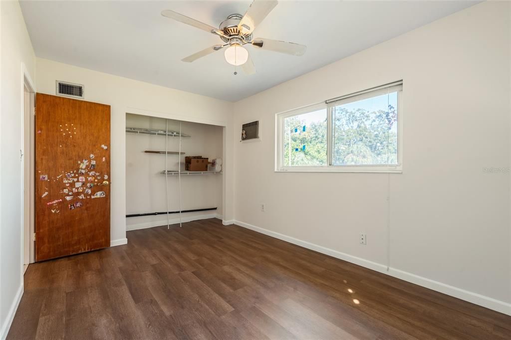 For Sale: $299,900 (3 beds, 1 baths, 1348 Square Feet)