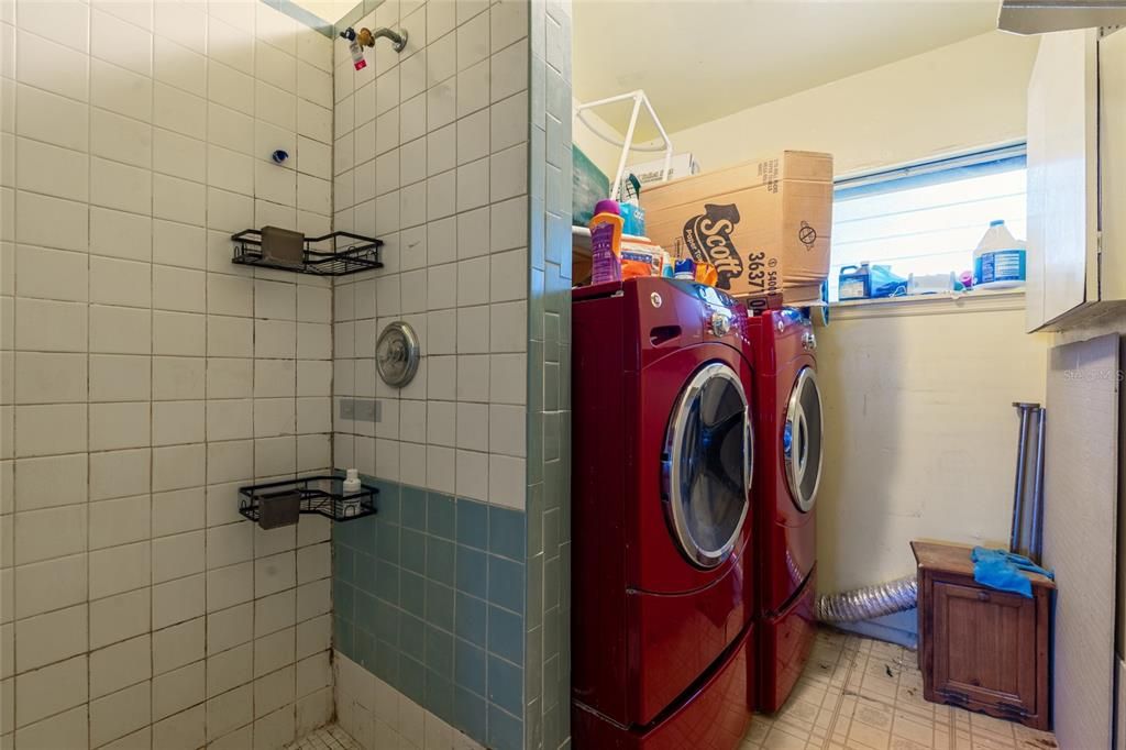 For Sale: $299,900 (3 beds, 1 baths, 1348 Square Feet)