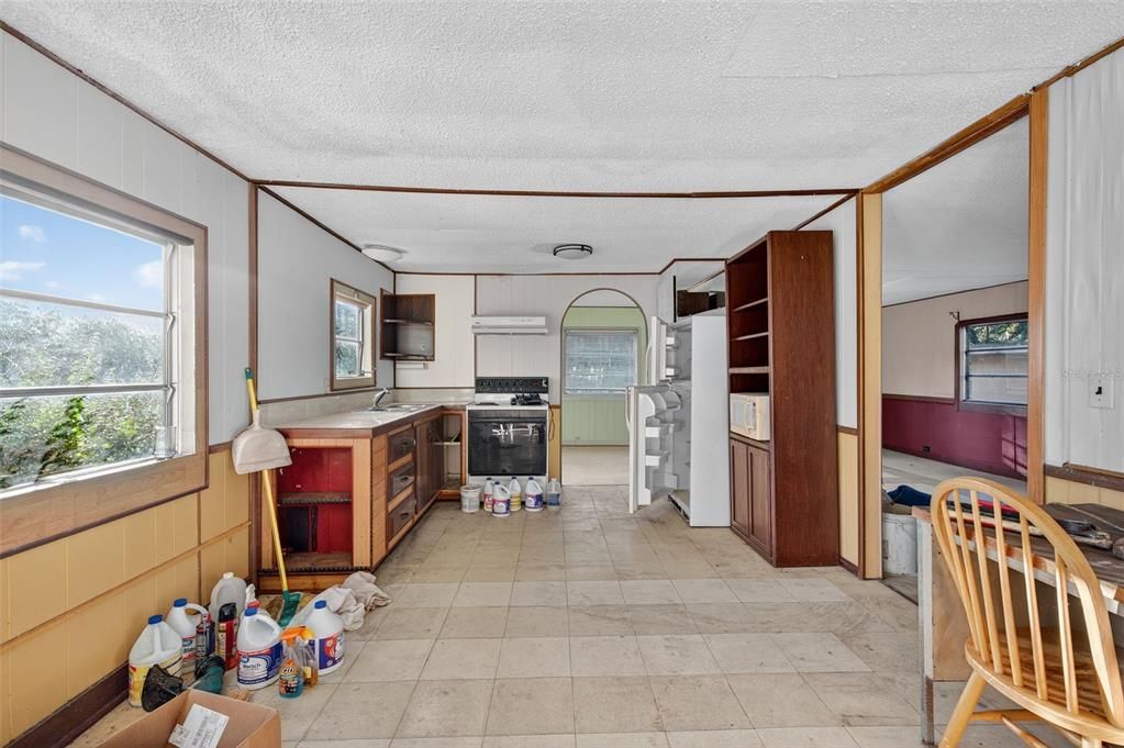 For Sale: $200,000 (3 beds, 2 baths, 1344 Square Feet)