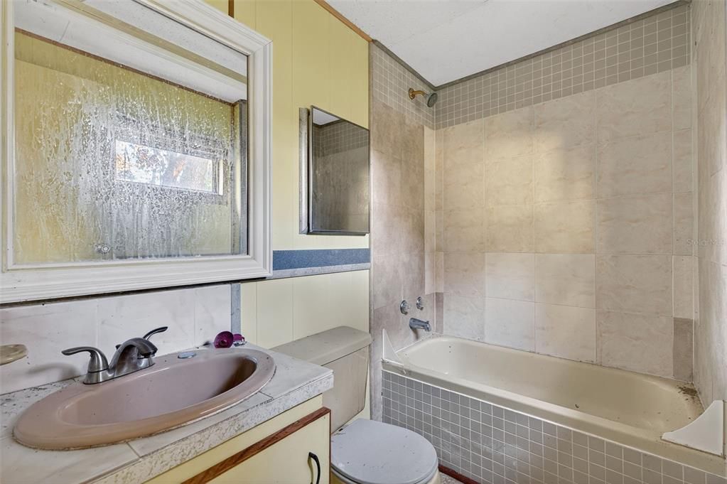 For Sale: $200,000 (3 beds, 2 baths, 1344 Square Feet)