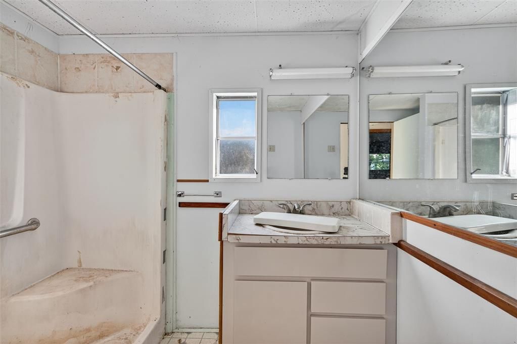 For Sale: $200,000 (3 beds, 2 baths, 1344 Square Feet)