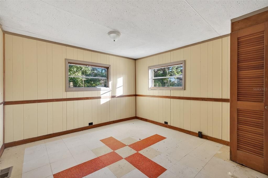 For Sale: $200,000 (3 beds, 2 baths, 1344 Square Feet)